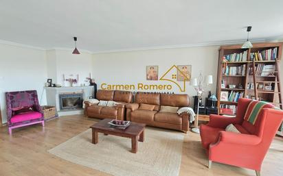 Living room of House or chalet for sale in Carbajosa de la Sagrada  with Heating, Private garden and Community pool