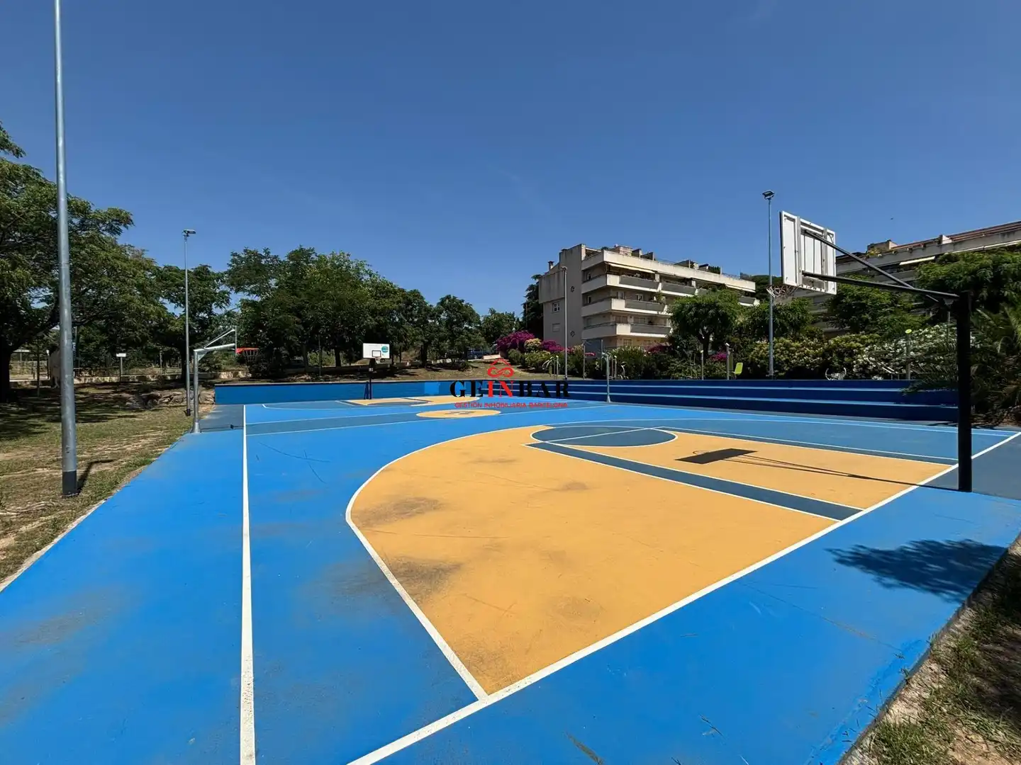 Vista exterior de Dúplex en venda en Sant Andreu de Llavaneres amb Calefacció, Jardí privat i Parquet