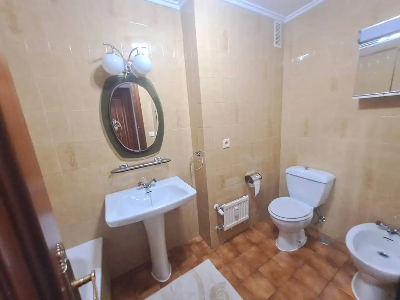 Flat for rent in Calle Antonio Machado, Reyes Católicos