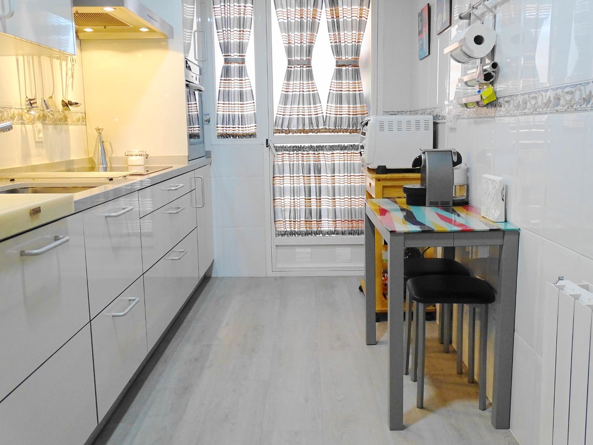 Kitchen of Flat for sale in  Granada Capital