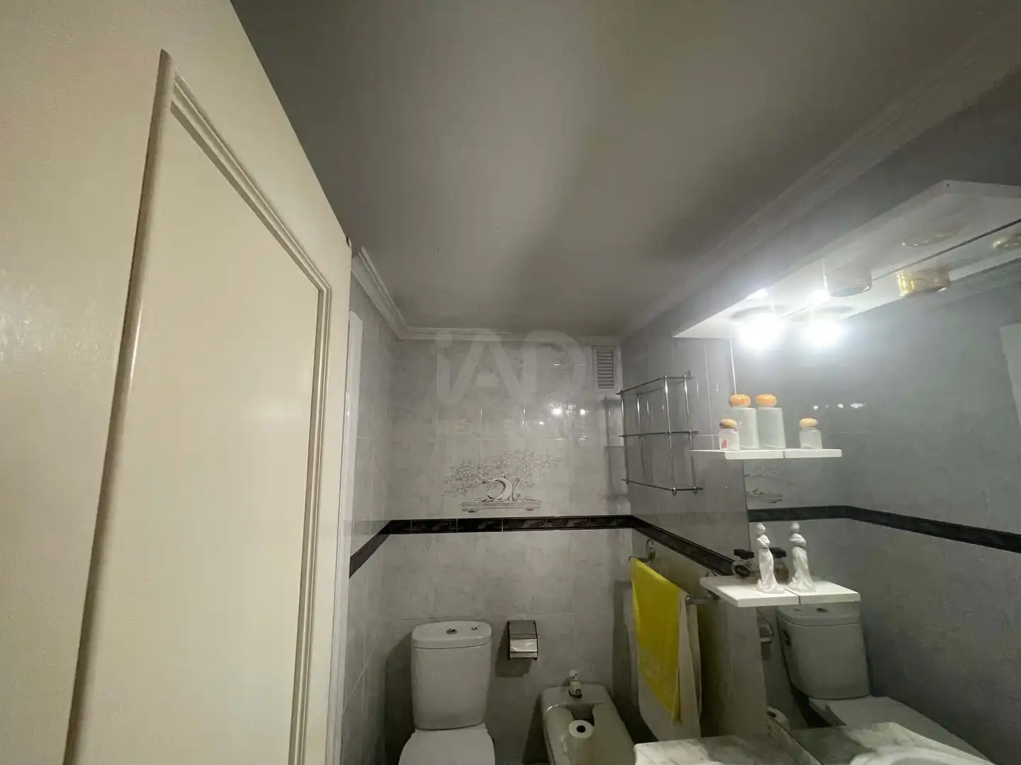 Bathroom of Flat for sale in Sevilla  with Air Conditioner and Terrace