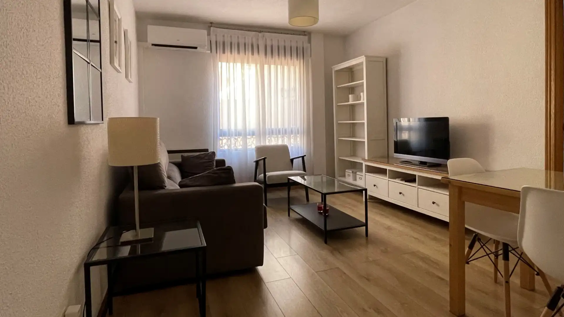 Sala d'estar de Apartament de lloguer en Alcalá de Henares amb Aire condicionat, Calefacció i Moblat