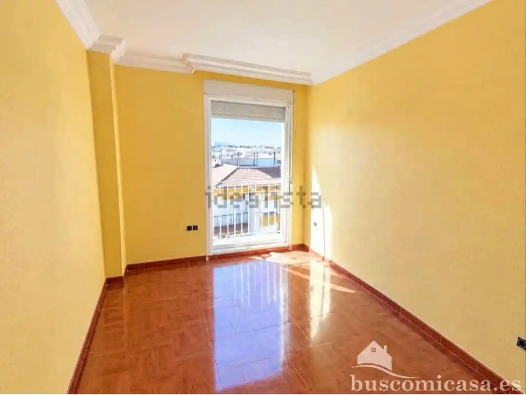 Casa amb balcó en venda a Avenida Doctor Juan Reyes, imagen 7