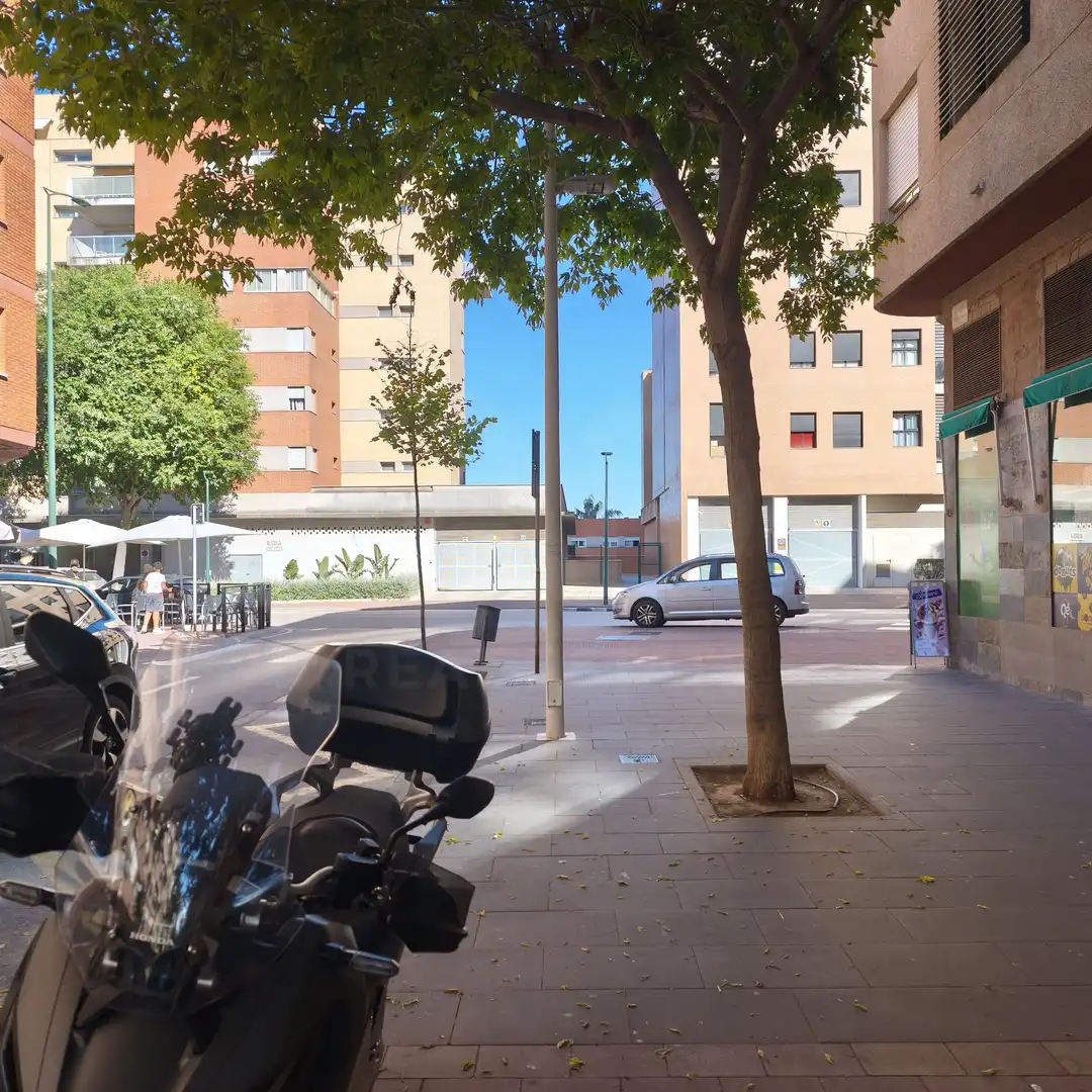 Vista exterior de Local en venda en Gandia