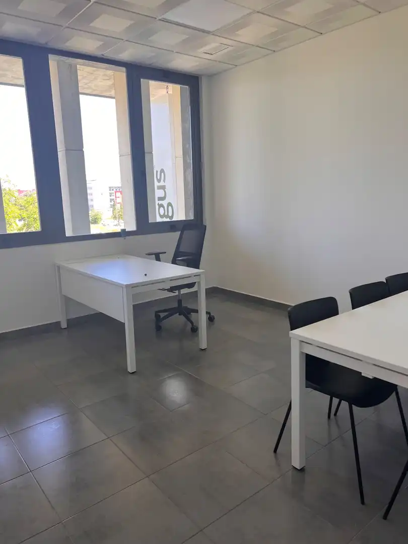 Büro zur Miete in Camas mit Klimaanlage, Heizung und Möbliert