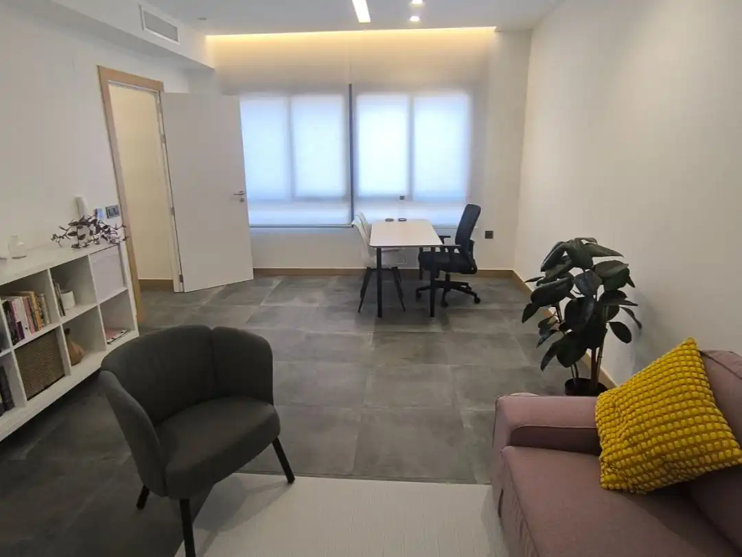 Büro zur Miete in Madrid mit Klimaanlage, Heizung und Möbliert