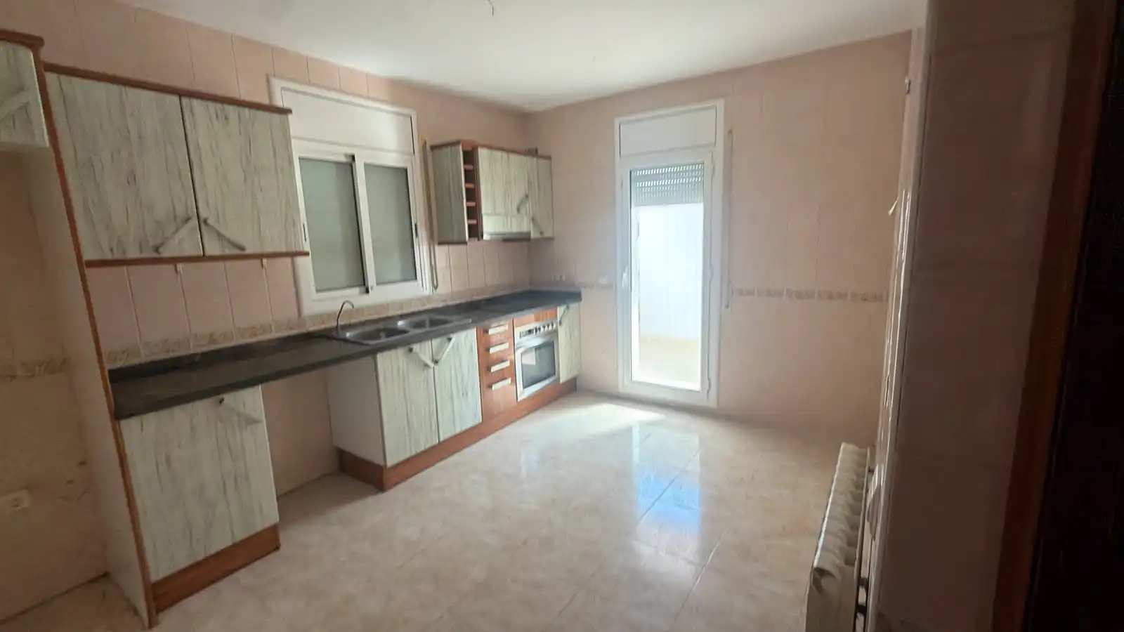 Küche von Haus oder Chalet zum Verkauf in Calafell mit Heizung, Privatgarten und Terrasse