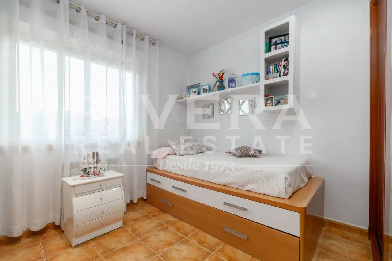 Habitación de Casa o chalet en venta en Vigo  con Calefacción, Jardín privado y Parquet