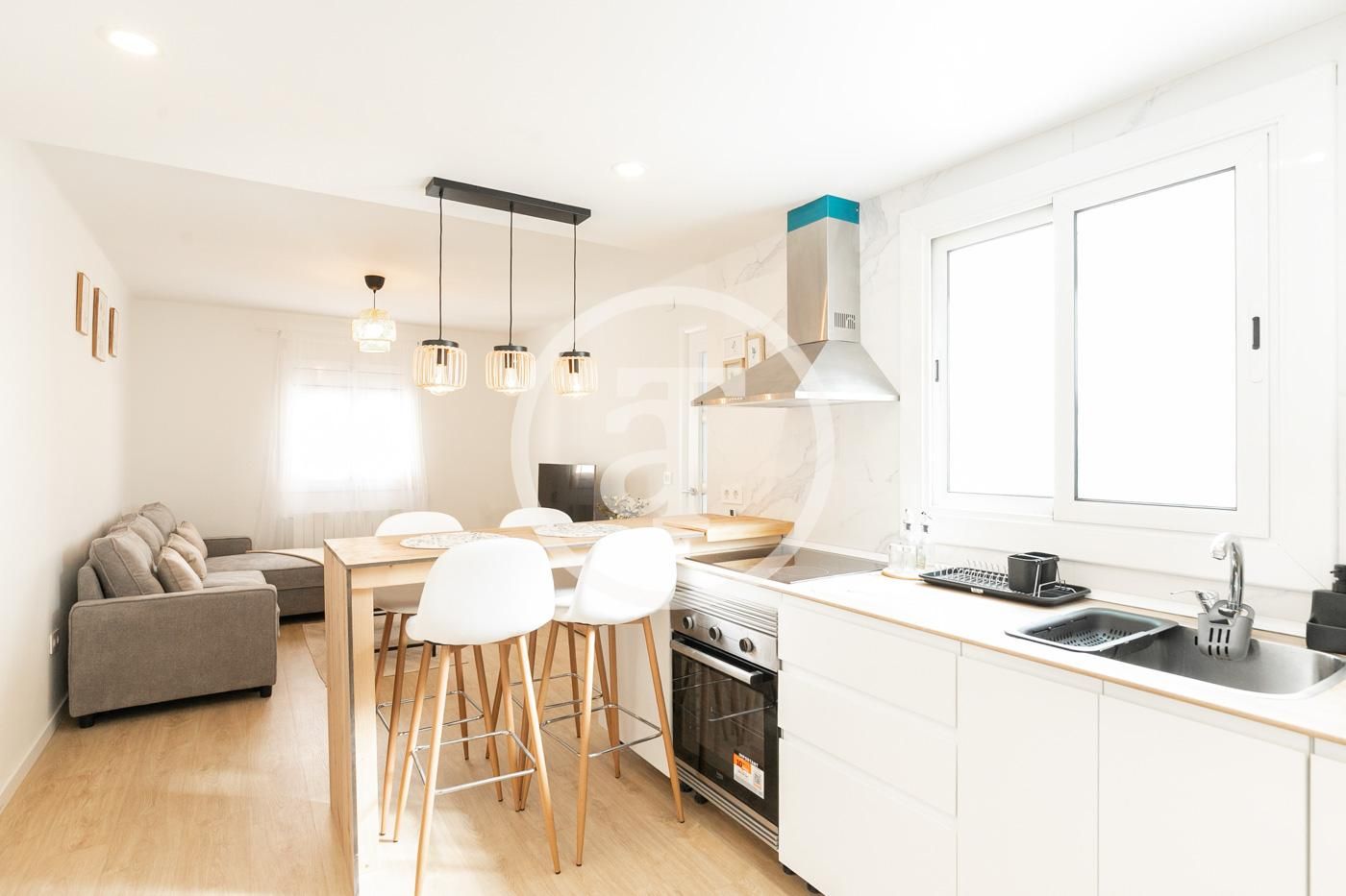 Cuina de Pis de lloguer en L'Hospitalet de Llobregat amb Calefacció, Moblat i Forn