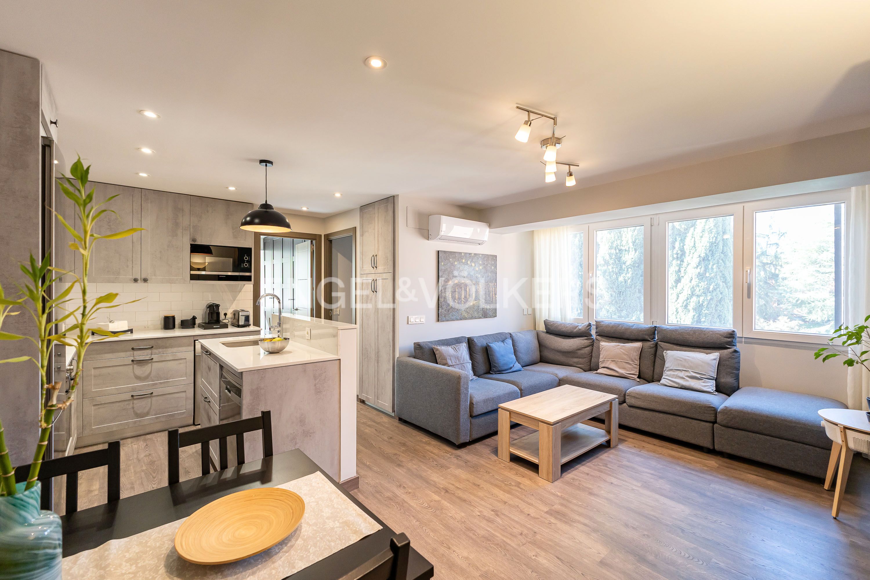 Sala d'estar de Apartament en venda en  Madrid Capital amb Aire condicionat i Calefacció