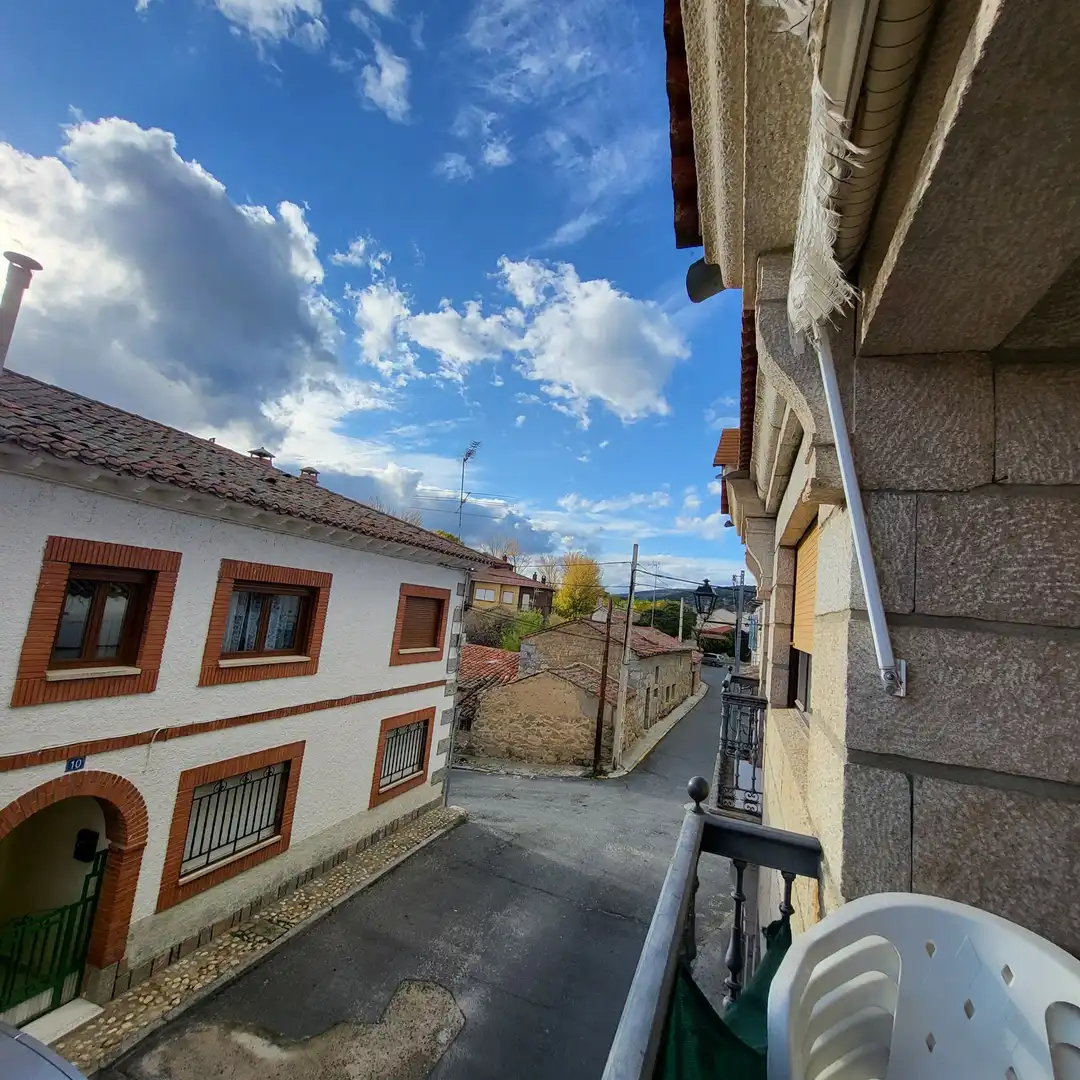 Vista exterior de Casa o xalet en venda en Muñogalindo amb Calefacció i Traster