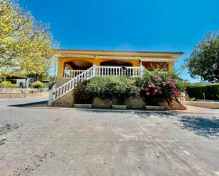 Vista exterior de Casa o xalet en venda en Benillup amb Aire condicionat, Jardí privat i Piscina