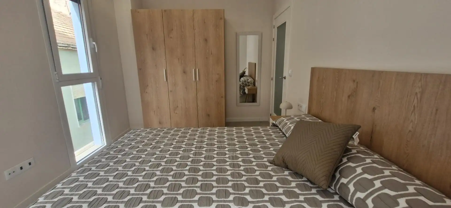Habitación de Piso de alquiler en Elche / Elx con Aire acondicionado, Parquet y Trastero
