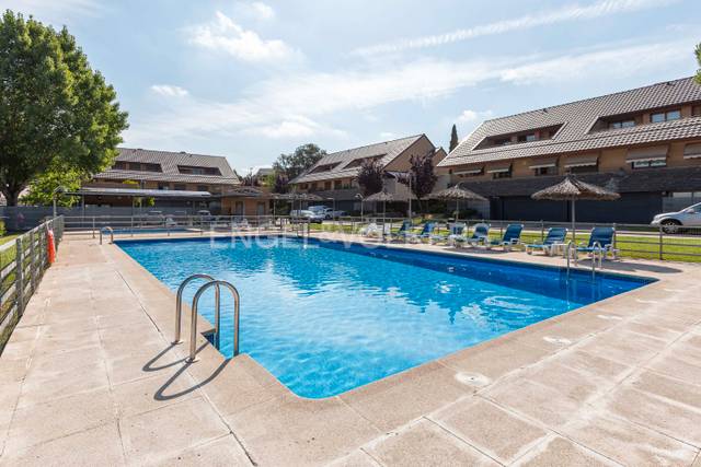 Casa adosada en Alquiler en Calle Isla de Tabarca en Valdepastores - Las Encinas
