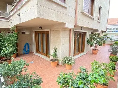 Vista exterior de Pis en venda en Sanxenxo amb Terrassa