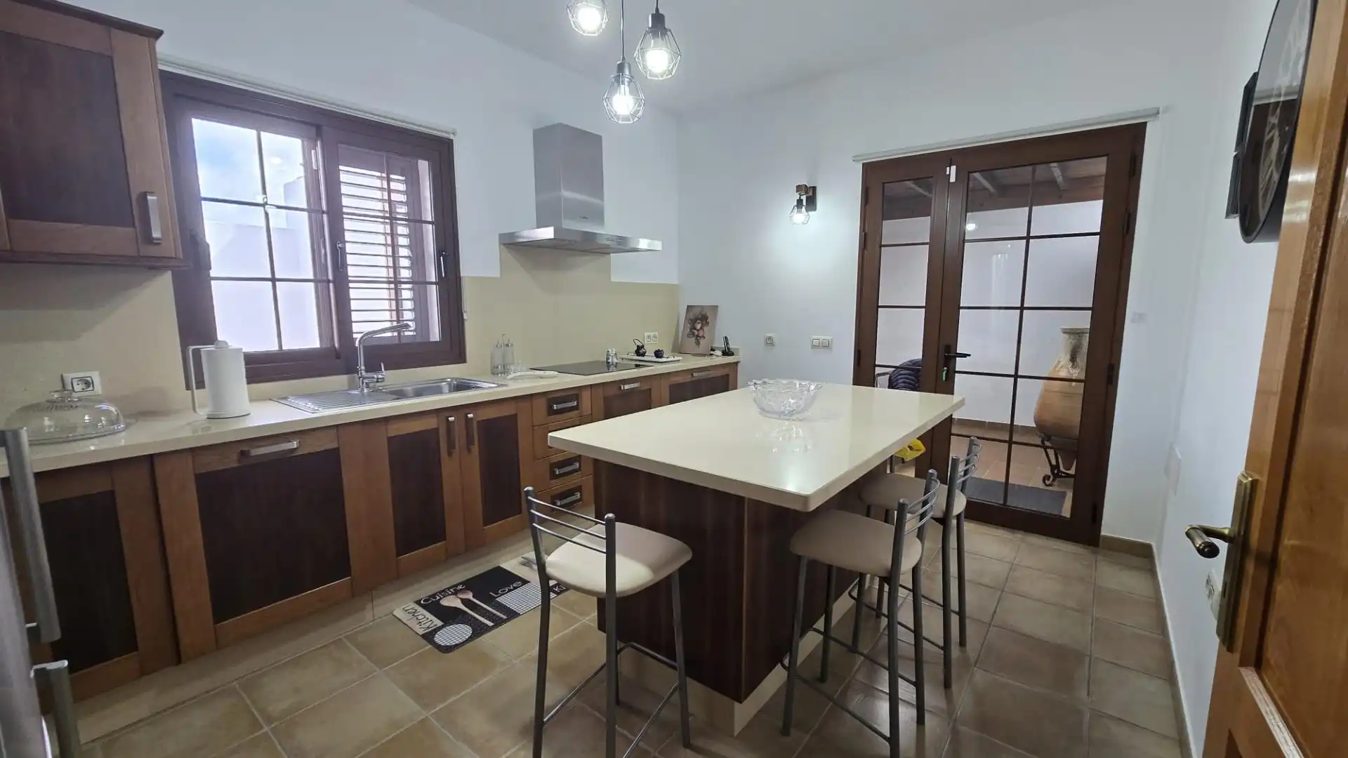 Cuina de Casa o xalet en venda en Tinajo amb Jardí privat, Terrassa i Traster