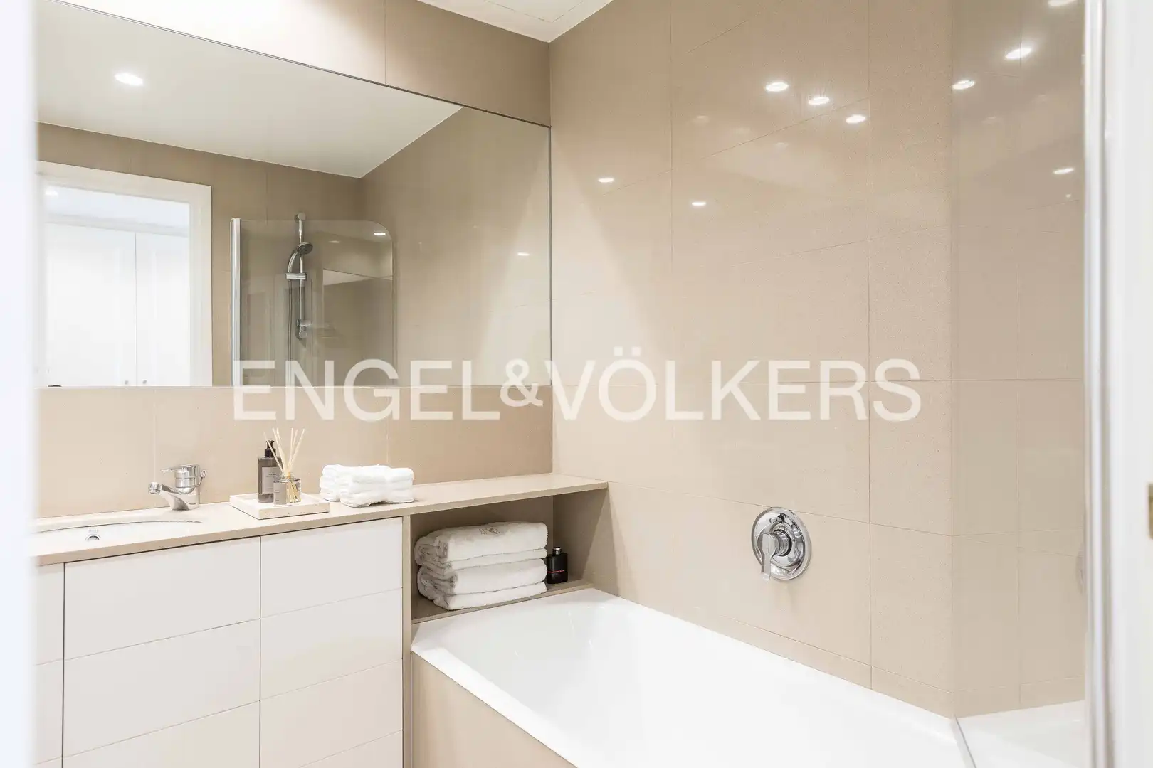 Bathroom of Flat for rent in Barcelona  with Air Conditioner, Heating and Parquet flooring