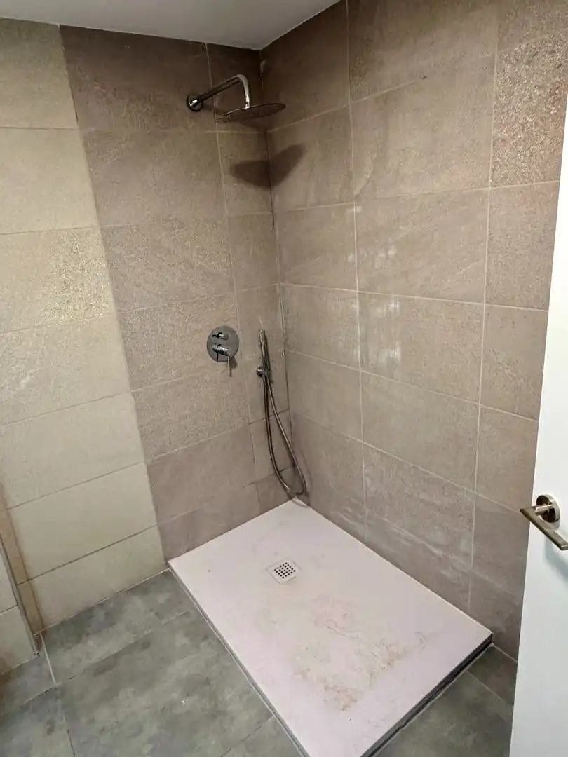 Bathroom of Flat for sale in Fuengirola  with Air Conditioner, Heating and Community pool