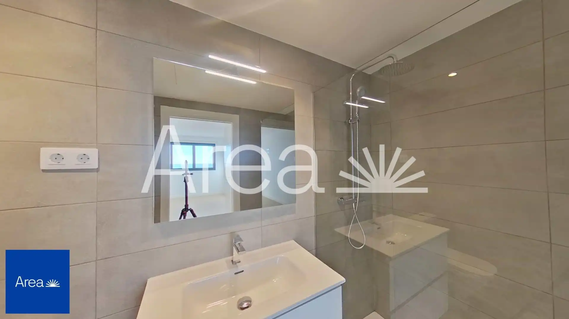 Baño de Piso de alquiler en Mataró con Aire acondicionado, Calefacción y Terraza