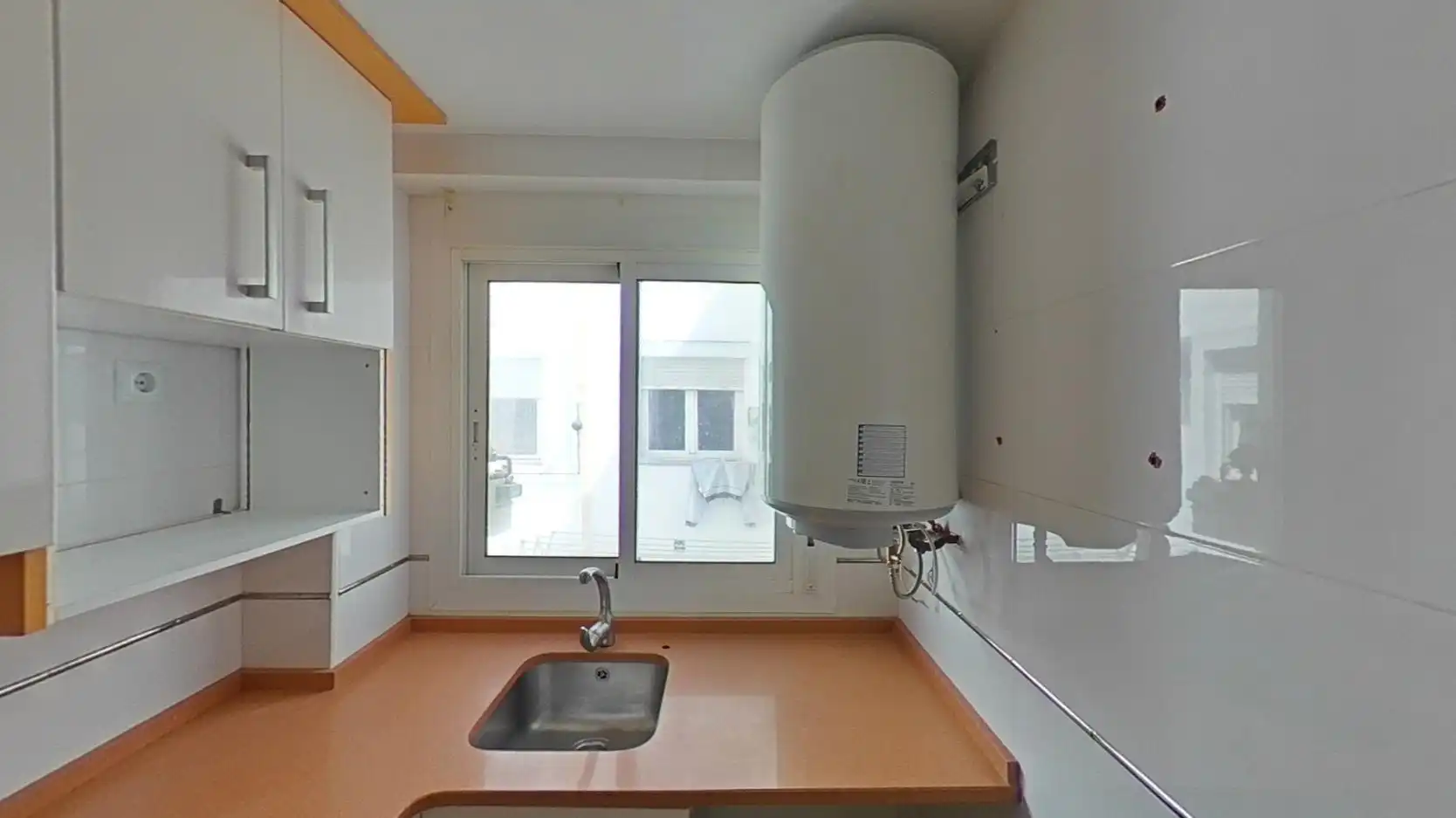 Cocina de Piso en venta en Zaragoza con Calefacción, Horno y Balcón
