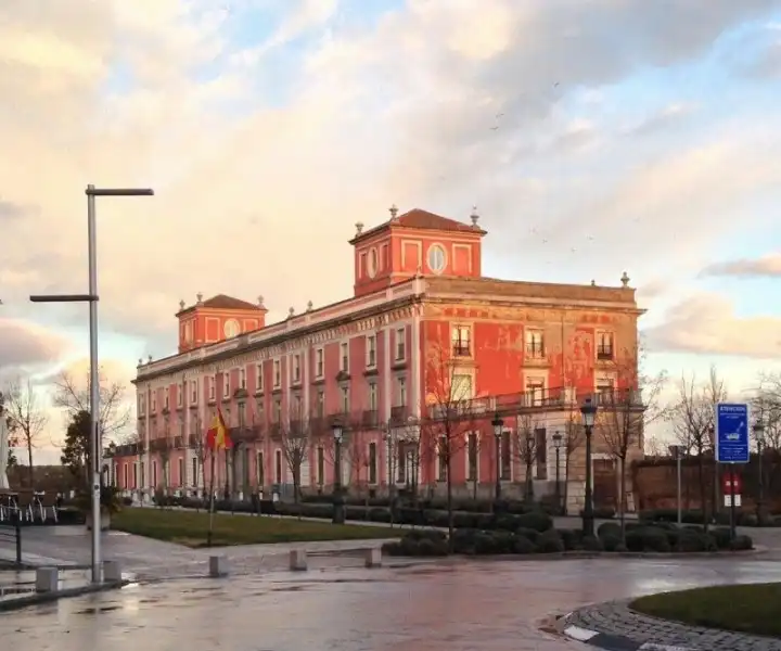 Vista exterior de Pis en venda en Boadilla del Monte amb Calefacció, Terrassa i Moblat