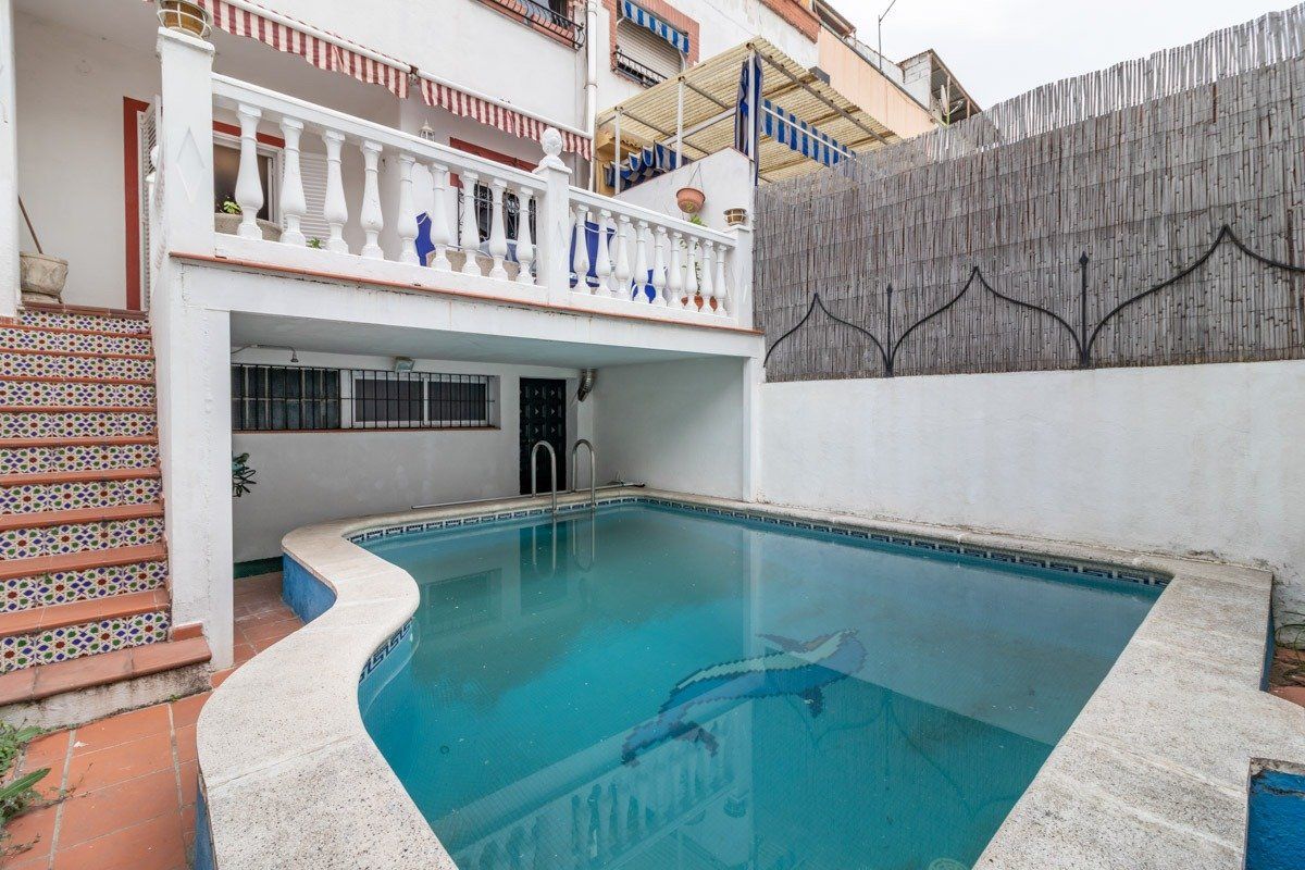 Piscina de Casa adosada en venda en Maracena amb Calefacció, Terrassa i Piscina