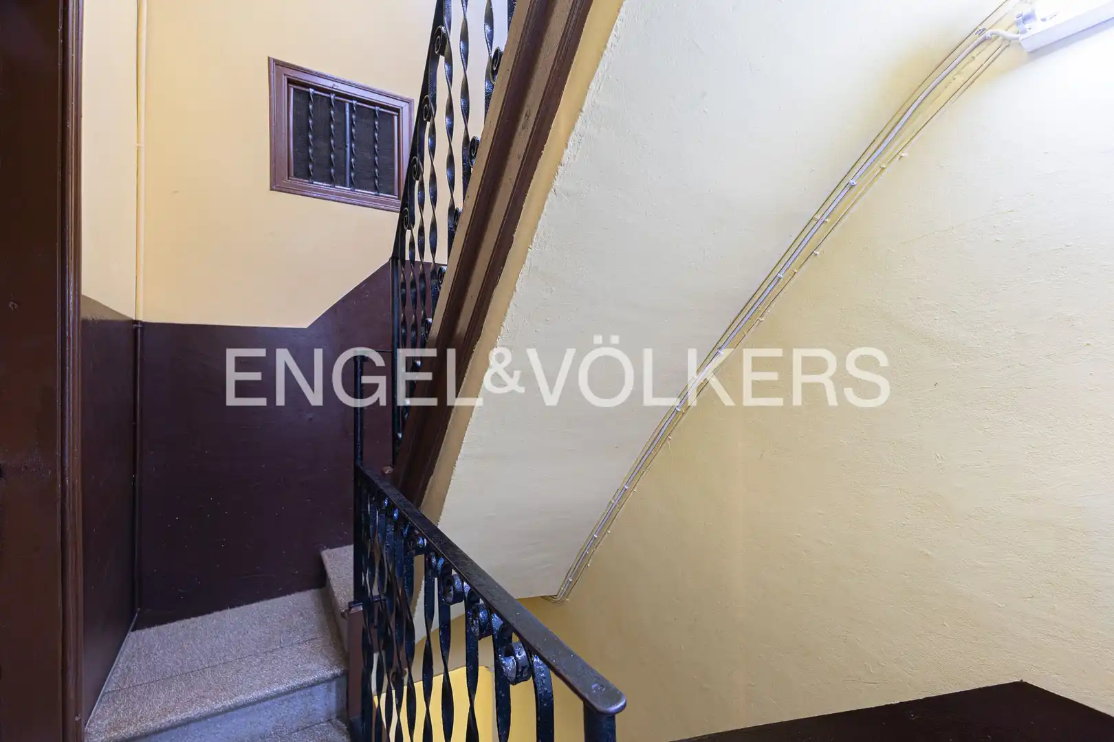 Piso en venta en Barcelona con Calefacción, Terraza y Balcón