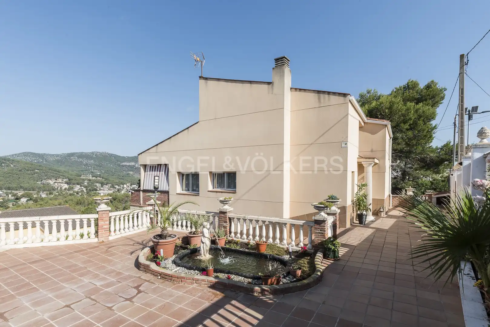 Casa con terraza en venta en Canyelles, imagen 2