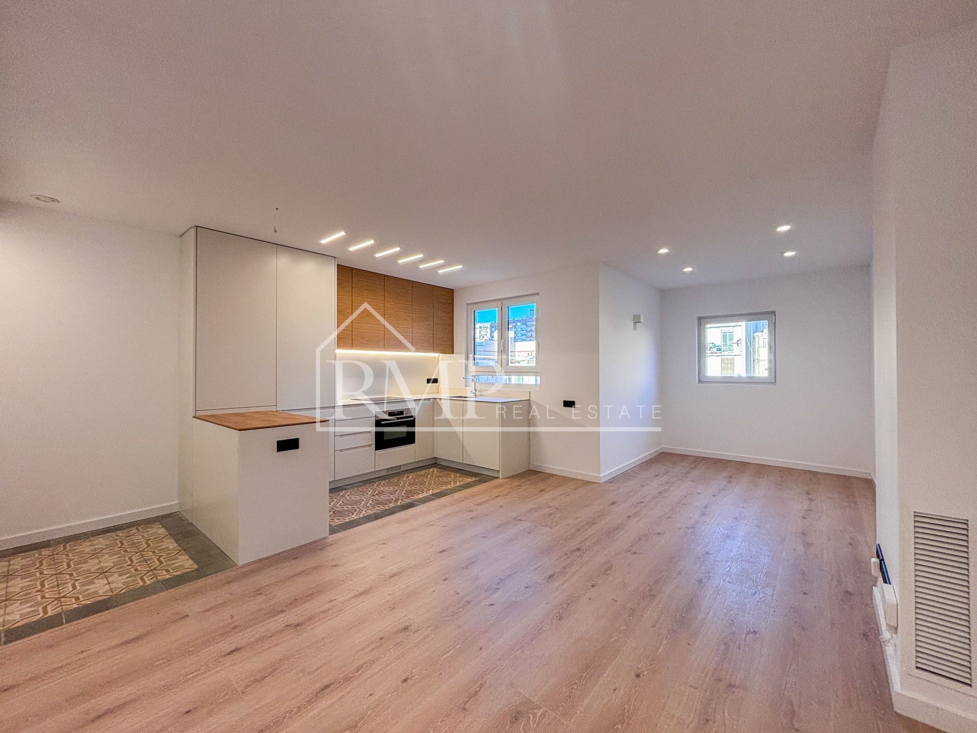 Exterior view of Attic for sale in  Barcelona Capital  with Air Conditioner, Heating and Terrace