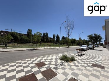 Gewerbefläche zur Miete in Reyes Católicos - Paseo San Antonio