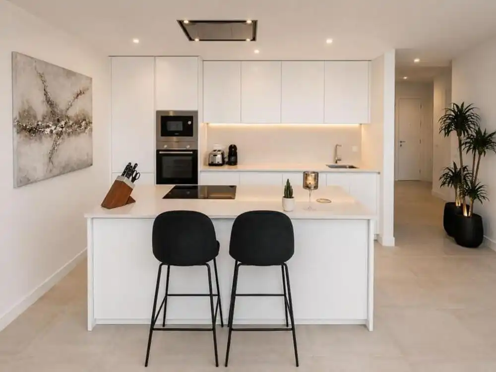 Cuina de Apartament de lloguer en Estepona amb Aire condicionat, Terrassa i Traster