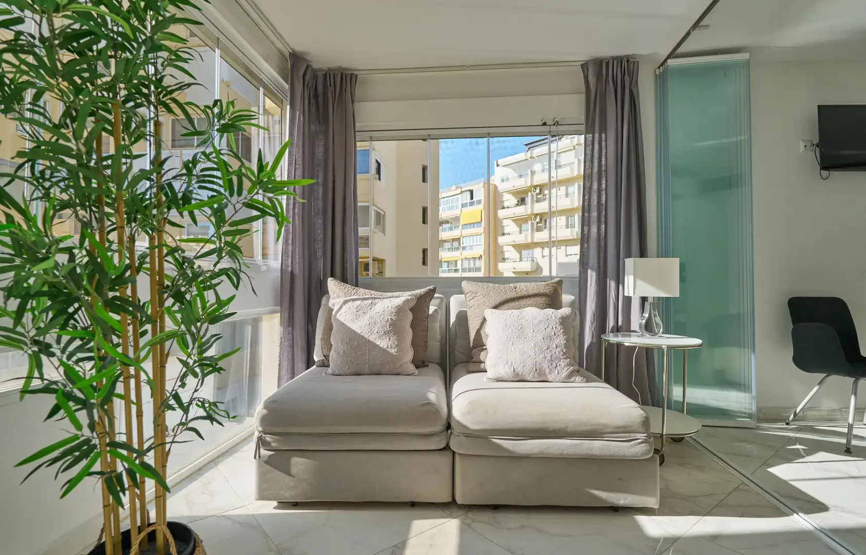 Terrasse von Wohnungen zum Verkauf in Marbella mit Klimaanlage, Möbliert und Balkon