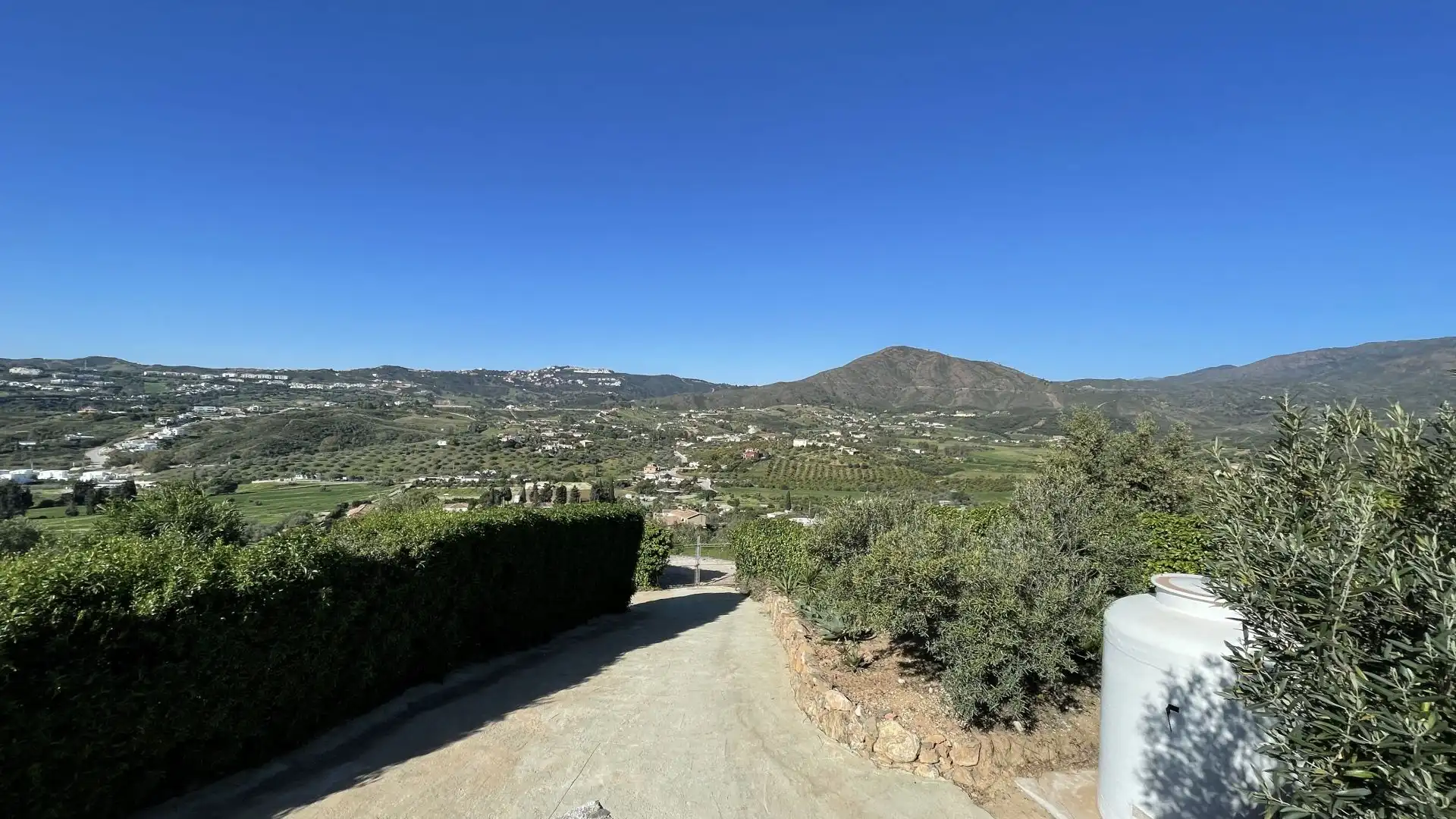 Vista exterior de Finca rústica en venda en Mijas amb Aire condicionat, Traster i Piscina