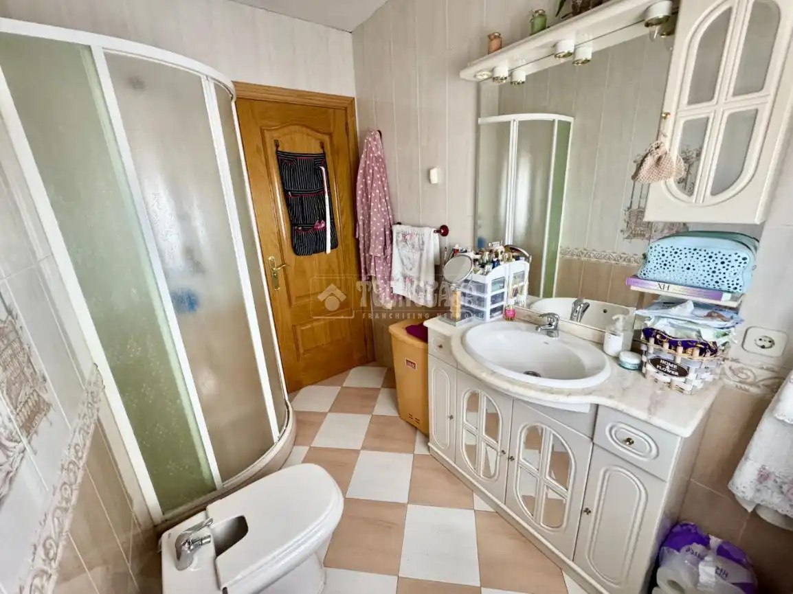 Badezimmer von Haus oder Chalet zum Verkauf in Valdeavero mit Heizung und Schwimmbad