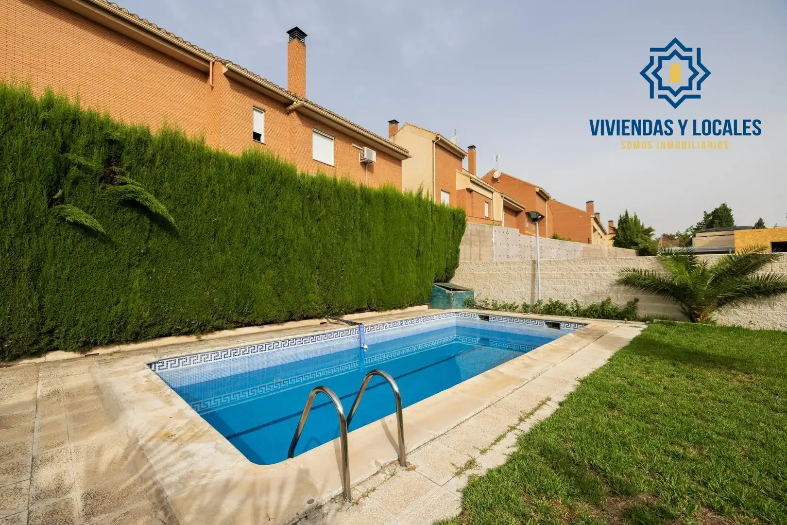 Piscina de Casa o chalet en venta en Armilla con Aire acondicionado, Calefacción y Jardín privado