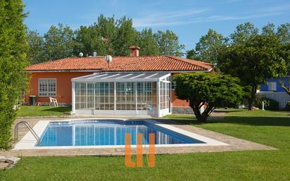 Jardí de Casa o xalet en venda en Oleiros amb Jardí privat, Traster i Piscina