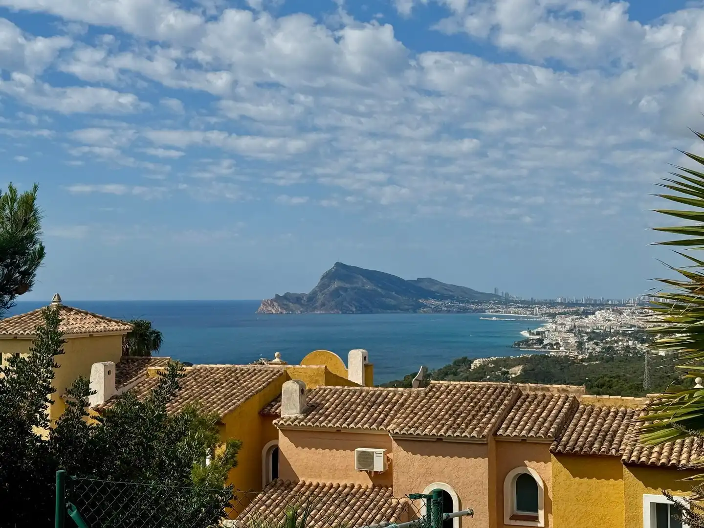 Vista exterior de Apartamento de alquiler en Altea con Aire acondicionado, Calefacción y Jardín privado