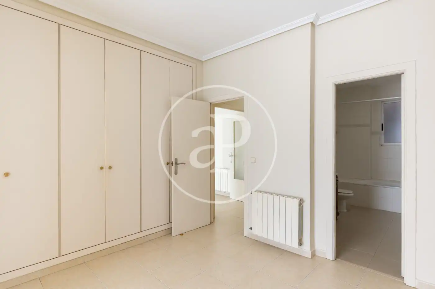 Schlafzimmer von Wohnung zur Miete in Valencia mit Klimaanlage und Heizung