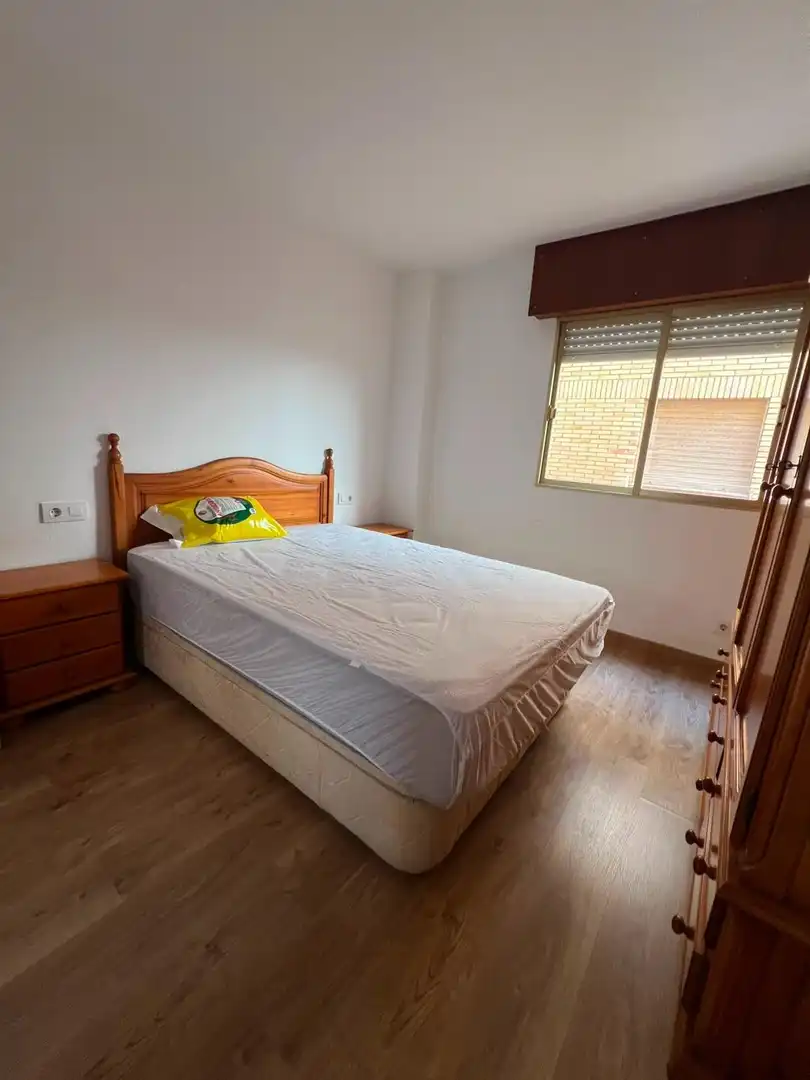 Dormitori de Apartament de lloguer en Almería amb Aire condicionat i Moblat