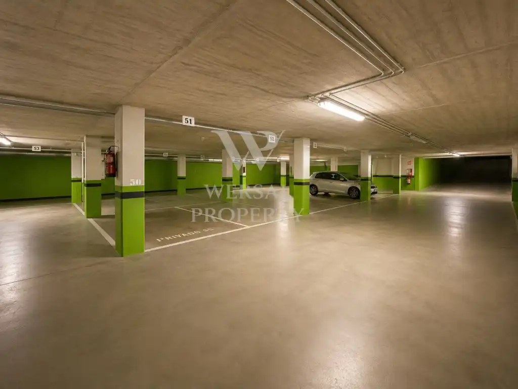 Parkplatz von Wohnungen zum Verkauf in Salou mit Klimaanlage, Privatgarten und Möbliert