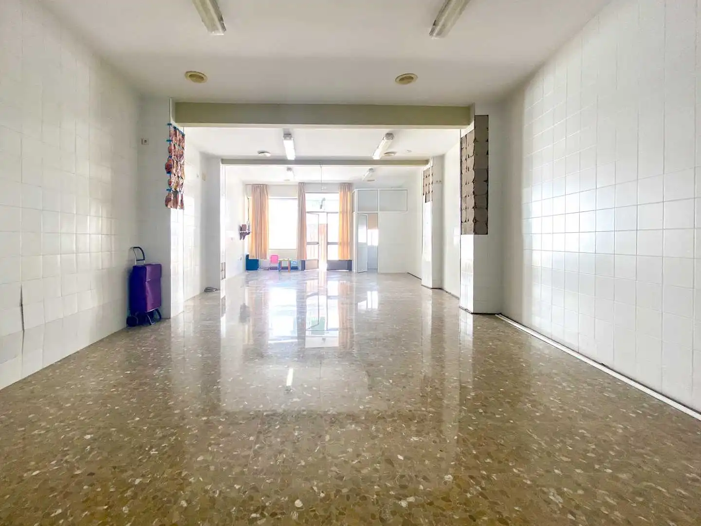 Local comercial de lloguer a Calle Sor Angela de la Cruz, imagen 2