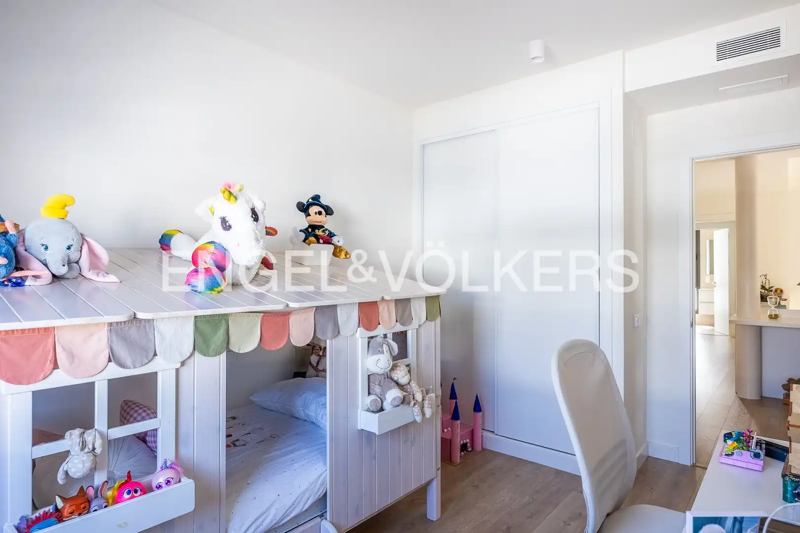 Bedroom of Detached homes for sale in Mairena del Aljarafe  with Air Conditioner, Heating and Private garden