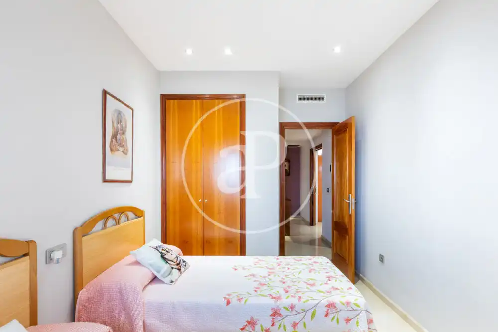 Piso en venta en Avinguda Cardenal Vicent Enrique I Tarancó, Piscinas