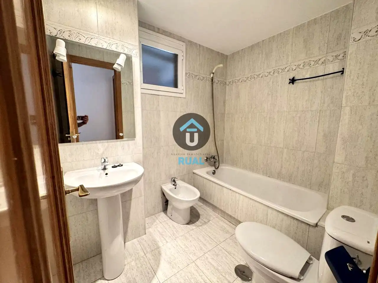 Bathroom of Flat for rent in Madrid  with Heating, Storage room and Community pool