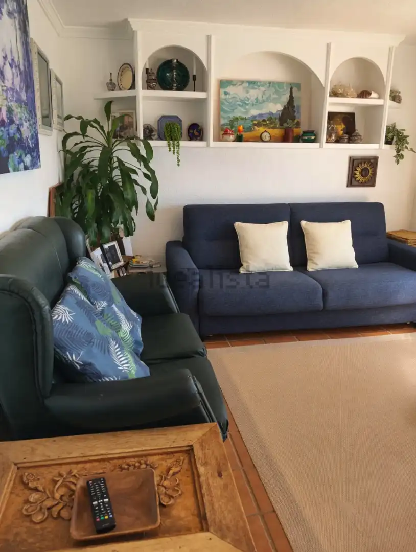 Sala d'estar de Apartament en venda en Sotogrande amb Aire condicionat, Terrassa i Moblat