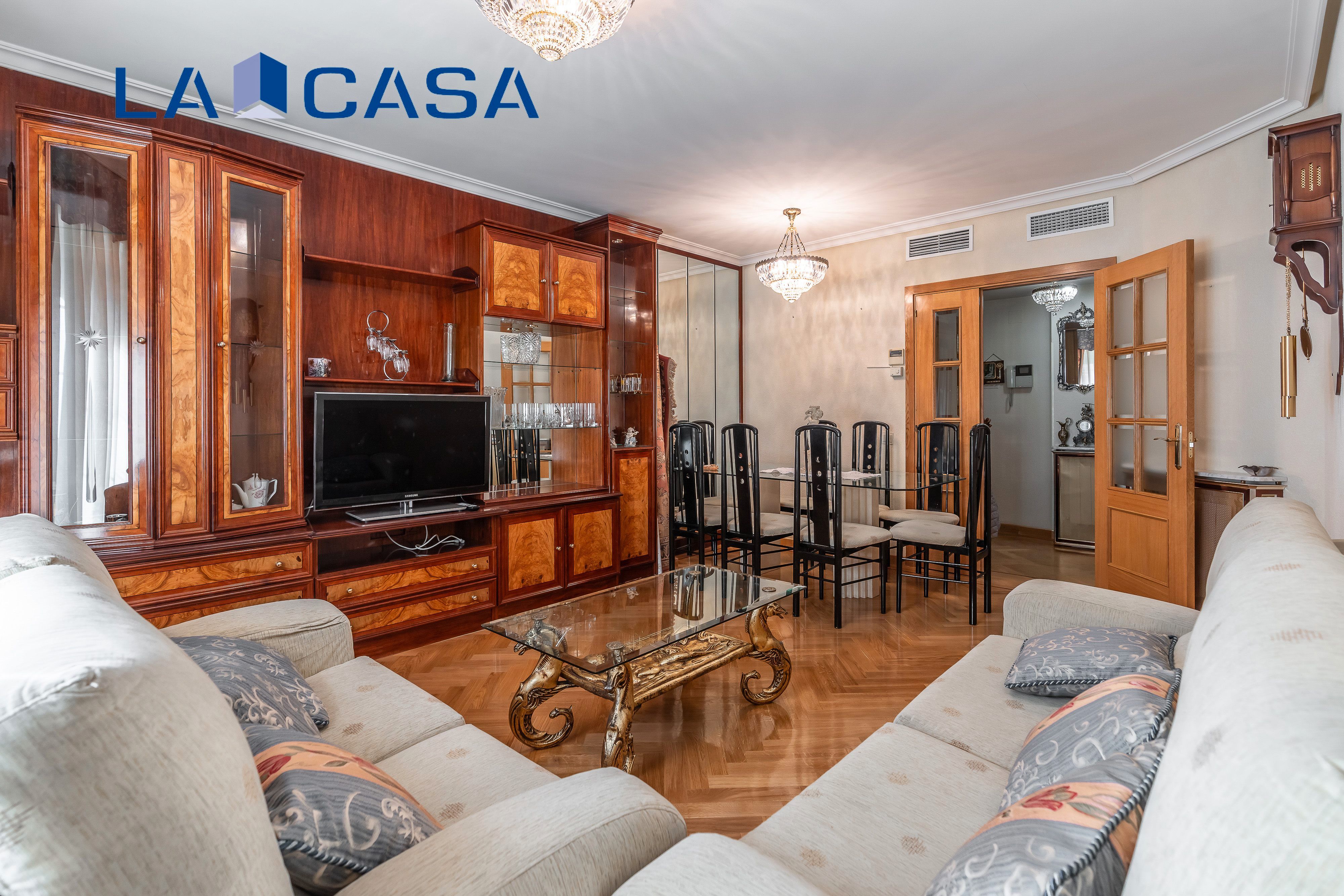 Sala d'estar de Pis de lloguer en  Madrid Capital amb Calefacció i Piscina