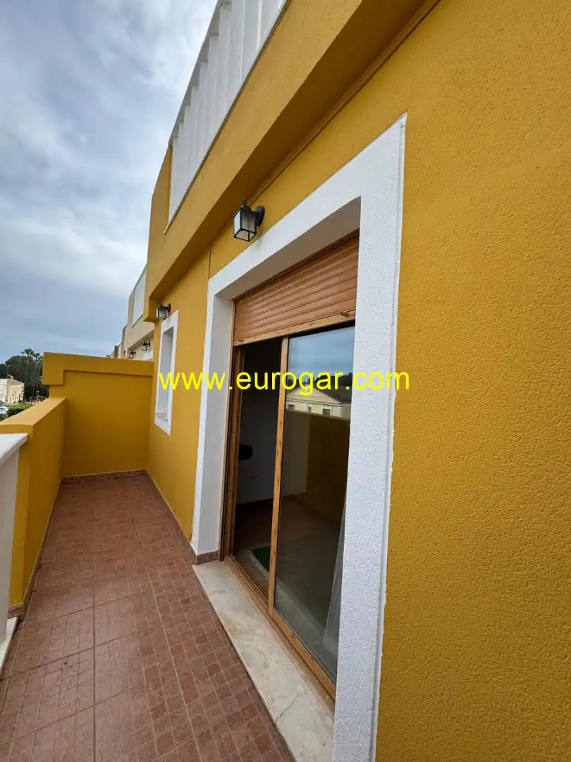 Vista exterior de Casa o chalet de alquiler en Chiva con Jardín privado, Parquet y Terraza