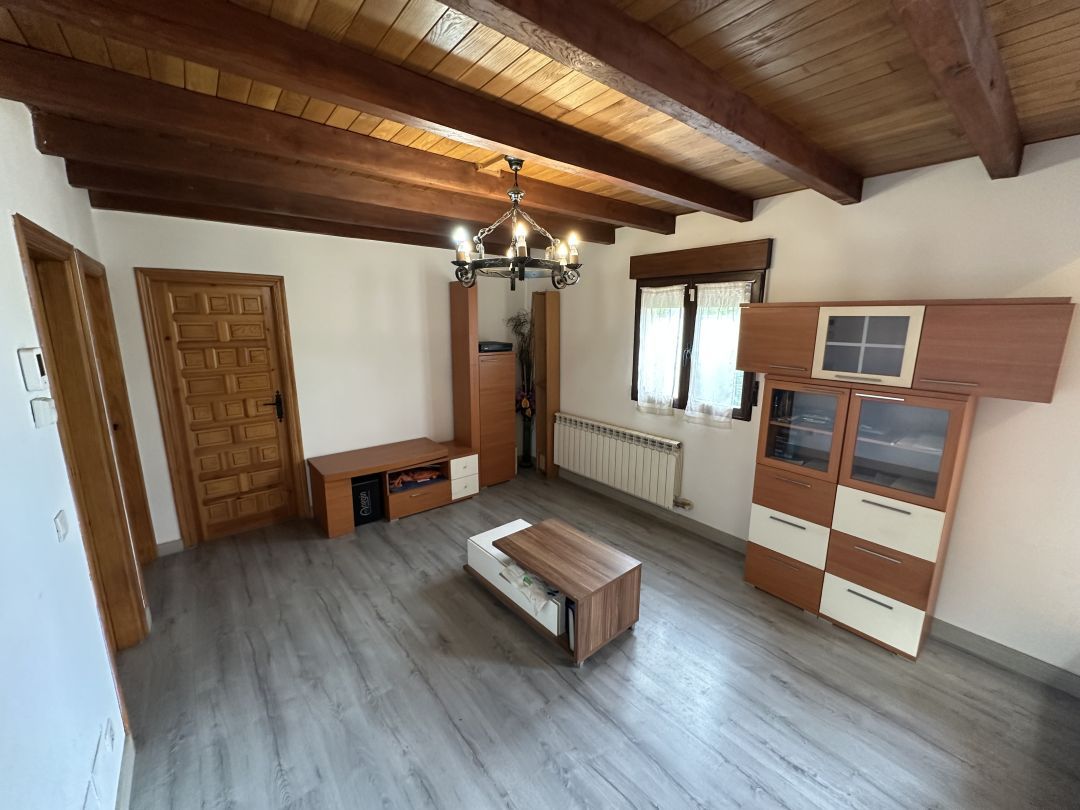 Sala d'estar de Casa adosada en venda en Vitoria - Gasteiz amb Calefacció, Jardí privat i Parquet