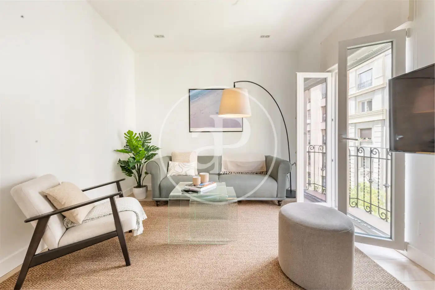 Flat with terrace for sale in Calle de Alcántara