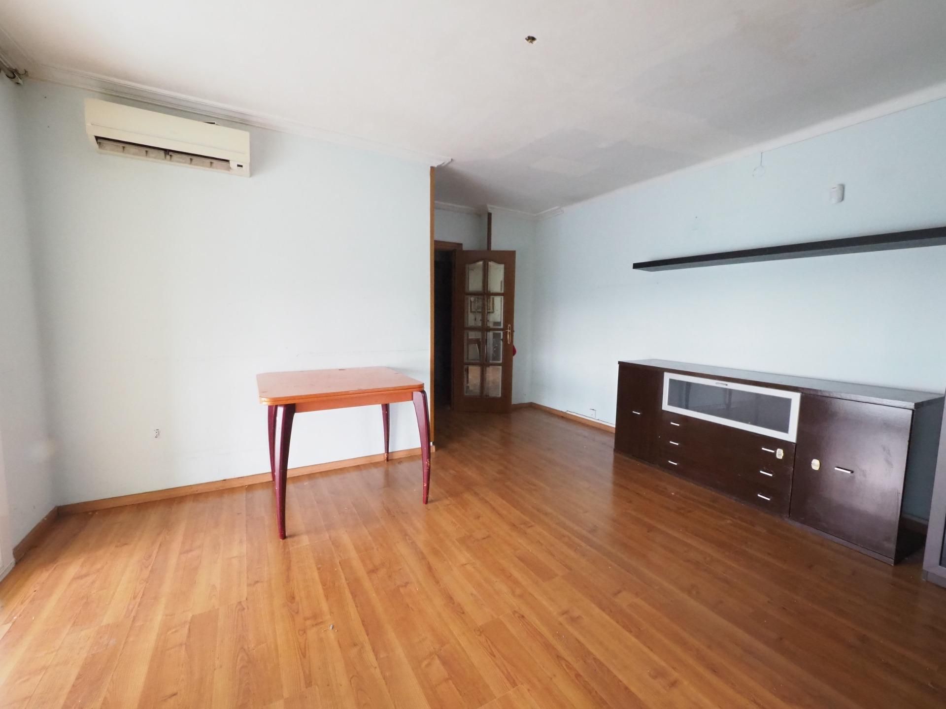 Living room of Flat for sale in  Barcelona Capital  with Air Conditioner, Parquet flooring and Balcony